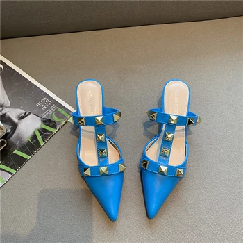 2023 Нова дамски обувки на среден ток с нитове и остри пръсти Baotou на тънък ток, с малките си пръсти Мързел Mueller Shoes