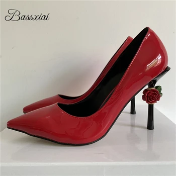 Дамски обувки-лодка на висок ток с резным цветя, Рози, Чубрица обувки с остри пръсти, луксозни модела обувки от лачена кожа, Пролетно-есенна дамски обувки