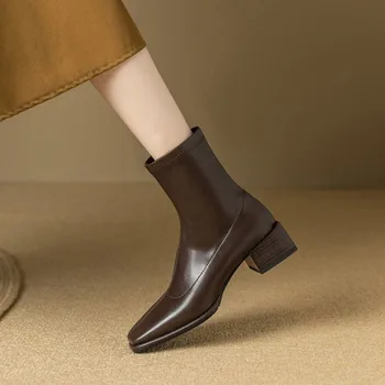 Дамски полусапожки в британския стил на среден ток с квадратни пръсти 2023 г., кафяви модерни обувки за отслабване на дебелите обувки с токчета за жени
