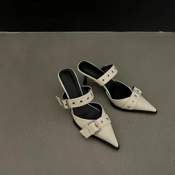 Модни дамски чехли, джапанки, Дамски обувки на тънък висок ток, Обикновена летни чехли с метална украса и остри пръсти, големи размери