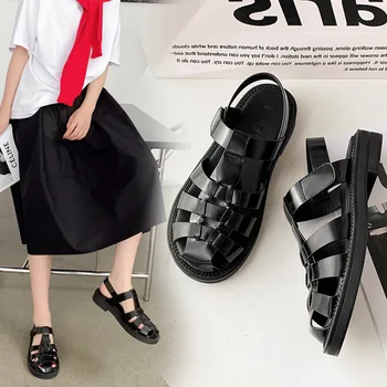 Нови сандали в римски стил в ретро стил, Модни дамски обувки, Ежедневни обувки от микрофибър Летни кухи черни сандали с плоска подметка