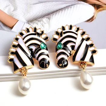 Реколта обеци с имитация на перли във формата на зебра, висящи обеци с участието на животни от Европа и Америка, индивидуални обеци с животни за жени, ефектен подарък бижута